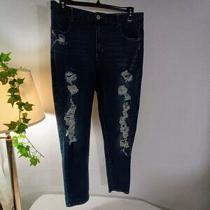 EUC: No Boundaries Sze 21 Dark Wash Distressed Skinny Jeans